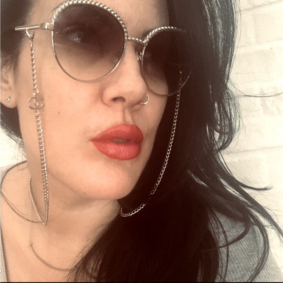 Timeless CHANEL sunglasses with chain,authentic. Sold out out everywhere. - Picture 2 of 12